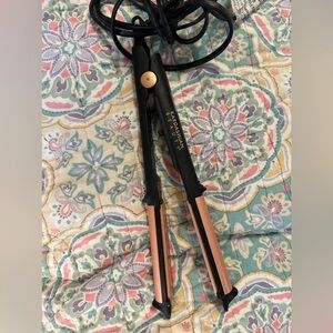 Kardashian straightener